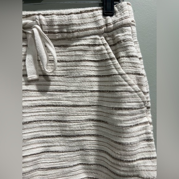 Horizontal Striped off white skirt - Picture 5 of 5